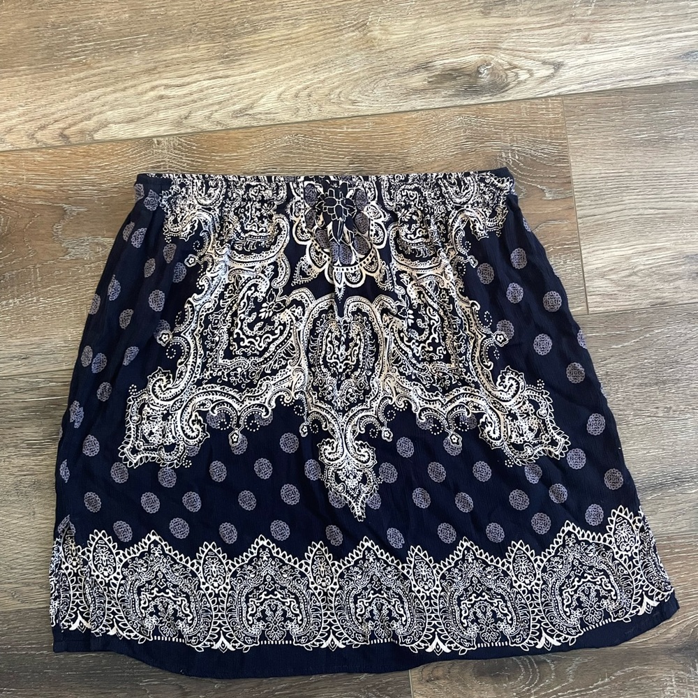 Bila Blue and White Paisley Skirt EUC size M - Picture 2 of 3